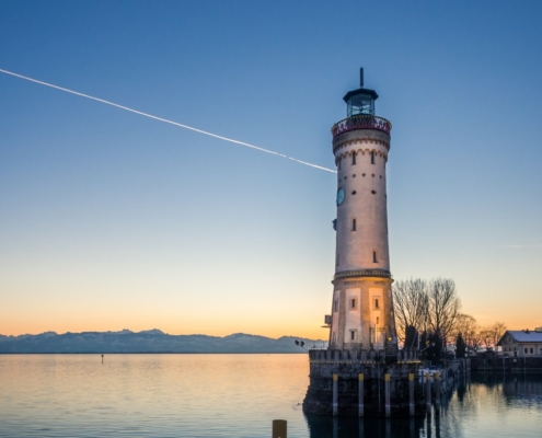Der Leuchtturm im Hafen von Lindau.